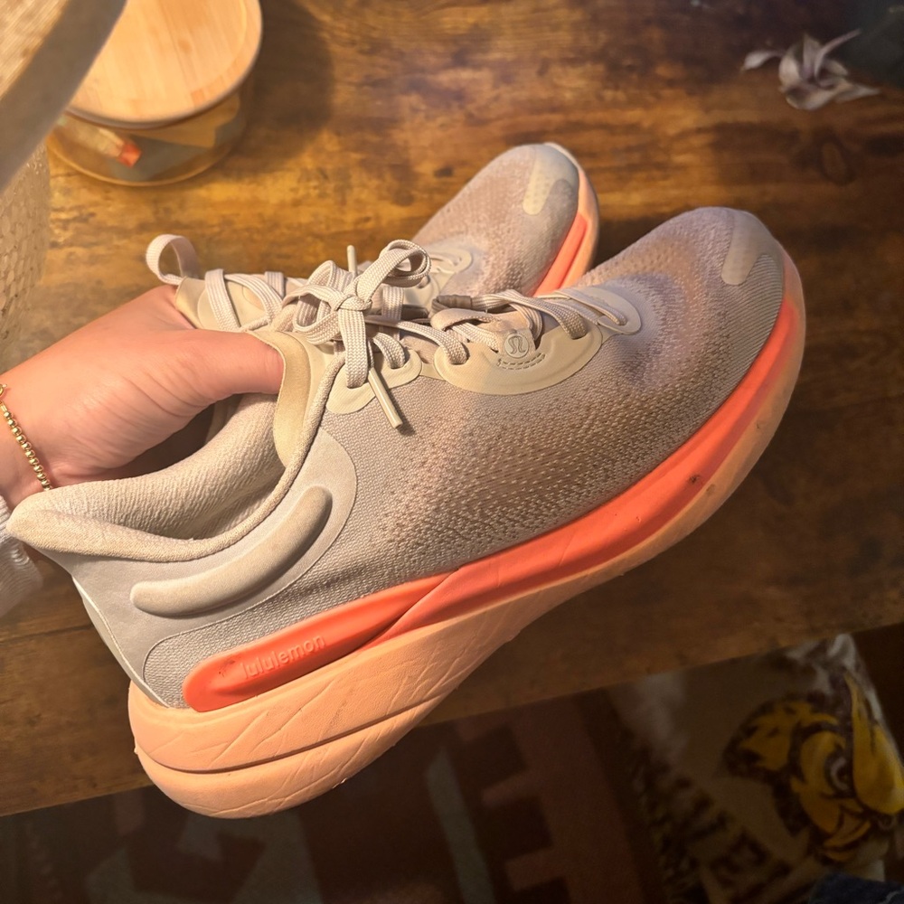 LULULEMON like new : Chargefeel Workout Low 2